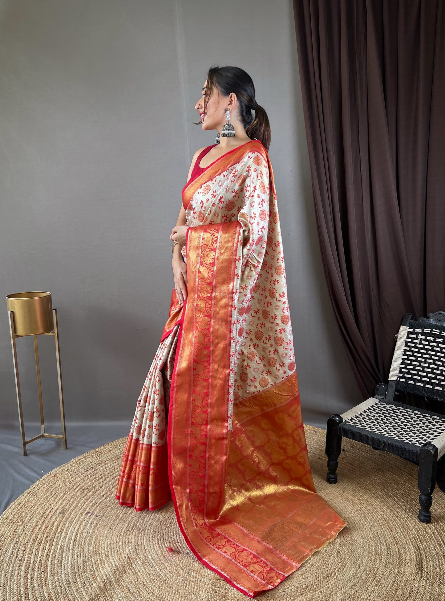 Shining Zari Kanchi Style Weaving Cream Kanjivaram Saree