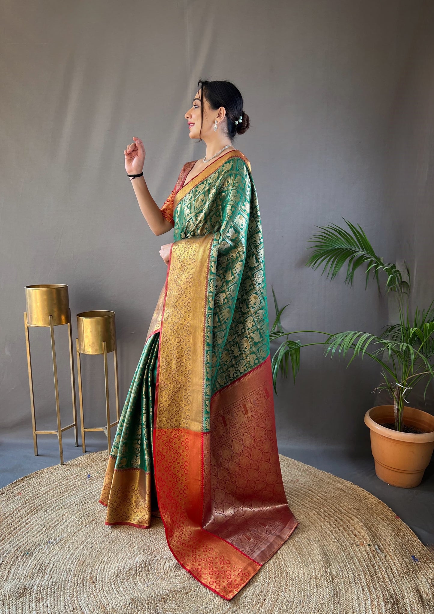 Function Wear Green Color Contrast Weaving Pallu Silk Saree