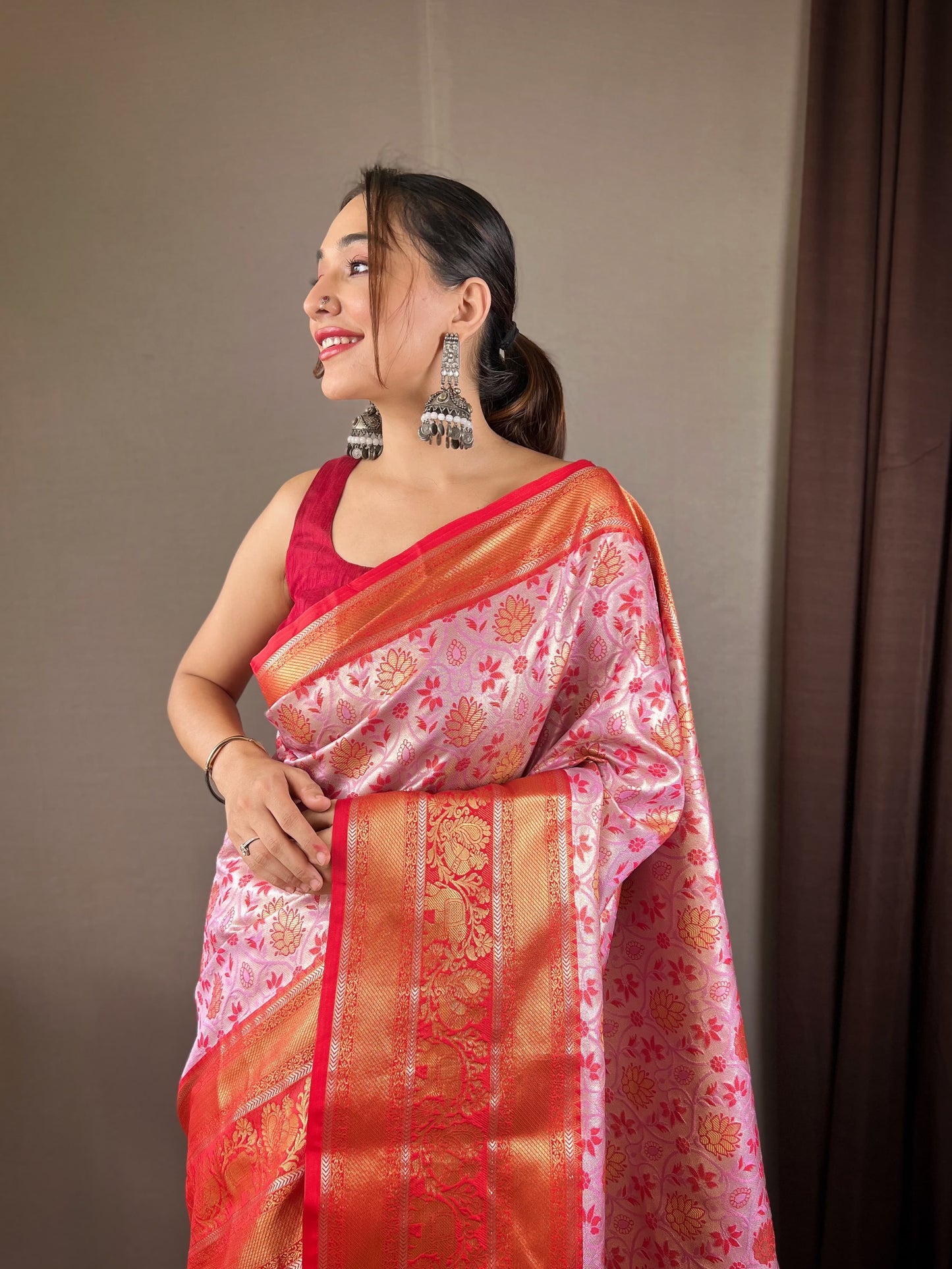 Shining Zari Kanchi Style Weaving Pink Kanjivaram Saree