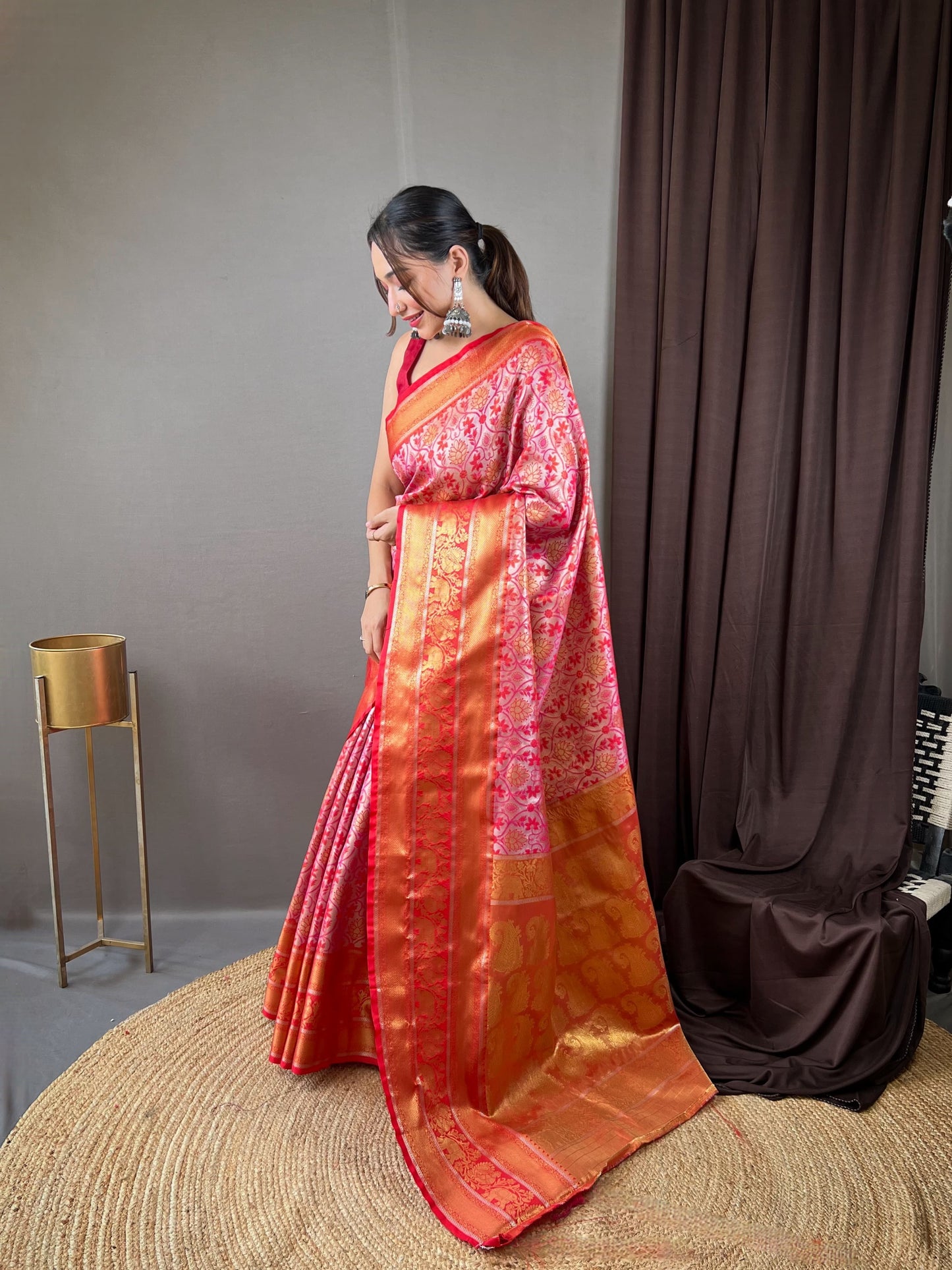 Shining Zari Kanchi Style Weaving Red Kanjivaram Saree